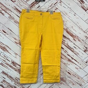 NWT Jones New York Yellow Capri pants